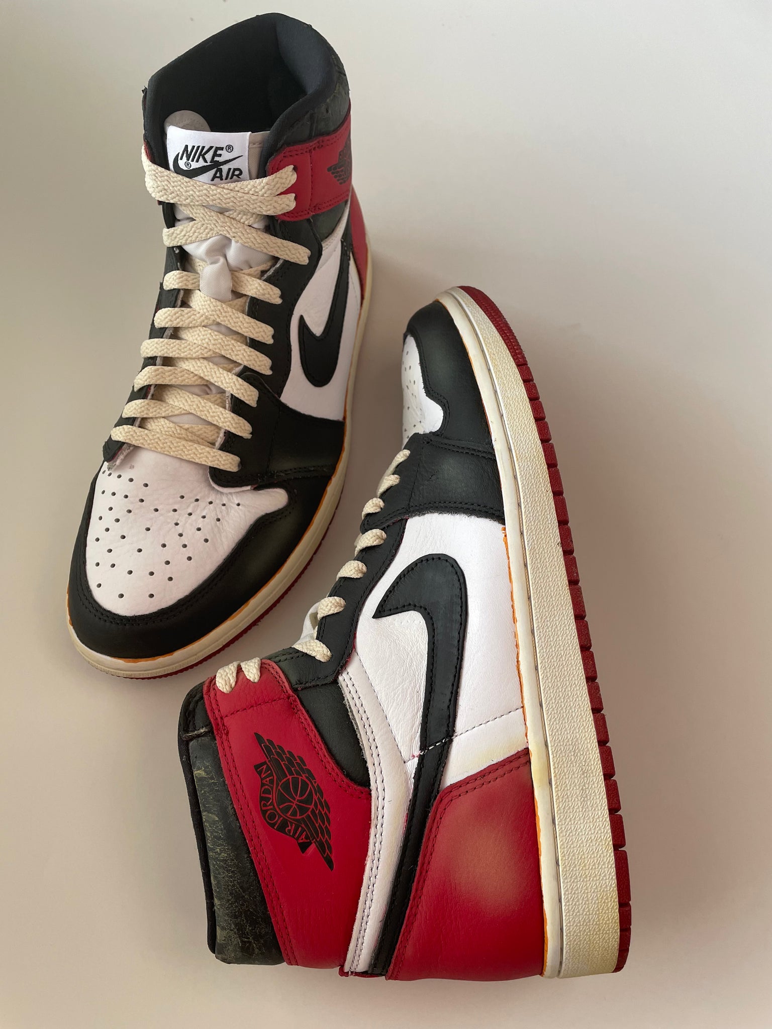 Jordan 1s black toe hotsell